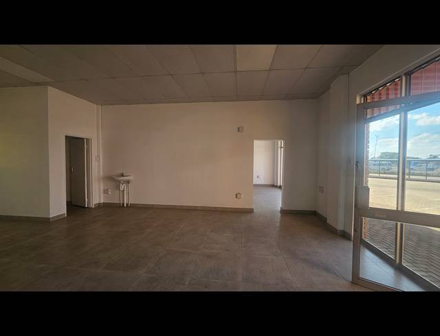 90M² RETAIL TO LET IN ROSSLYN